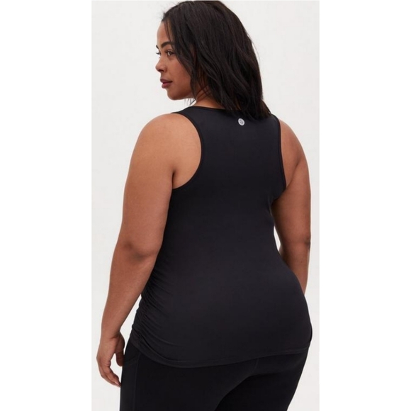 torrid | Performance Ruched Side Scoop Neck Sleeveless Active Tank - Picture 3 of 10